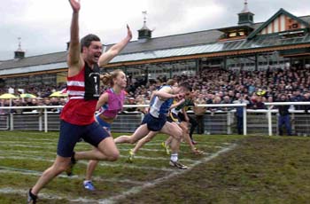 David Lauder (blue bib) winning the final from David Gilmour (nearest camera) and Gemma Nicol (pink bib).