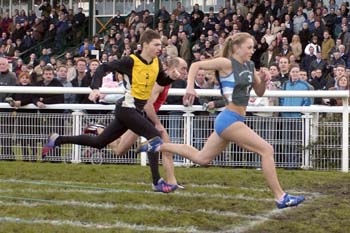Gemma Nicol winning the first cross-tie from A. Selby (yellow bib).