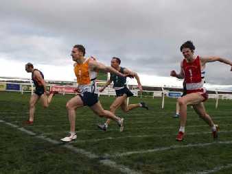 David Rae (yellow bib) winning 4th cross-tie from Cameron Smith (left).