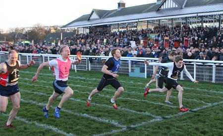 Leigh Marshall diving for the line to win the final from Greg Turnbull (blue bib), Daniel Paxton (partially obscured by Marshall), Ross Kirk (pink bib) and Cameron Smith (left).