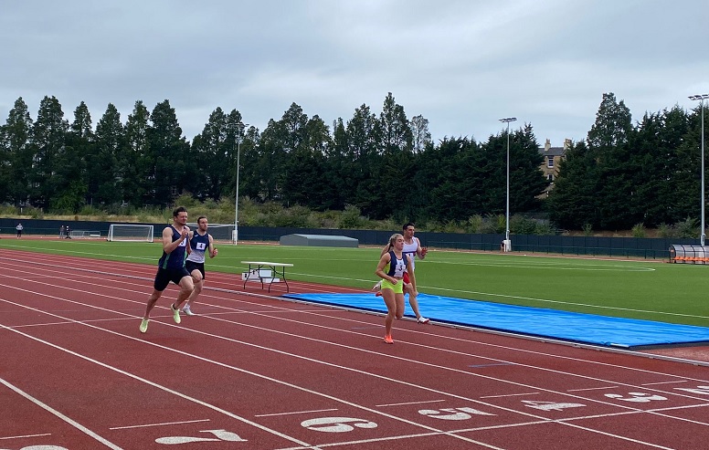 Rebecca Grieve on her way to winning the second cross-tie. From left to right: Iain McEwan (2nd), Steven Dunlop (3rd), Rebecca and Charlie Carstairs (3rd).