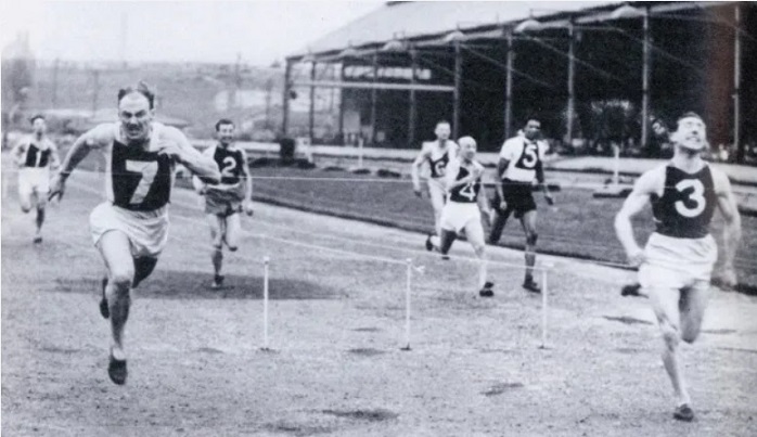 Geof Harrington winning 82nd New Year Sprint in 1951 at the New Powderhall Grounds.