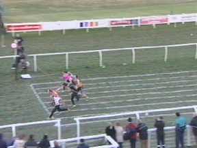 J. Bryce (wearing white bib) beating B. Douglas in the 90m Open final.